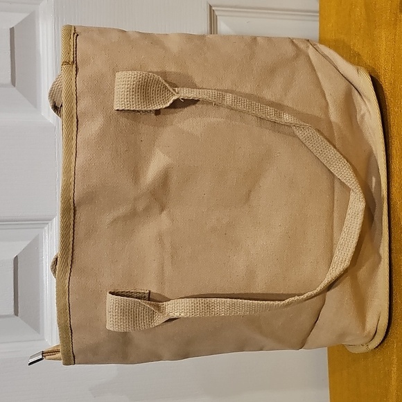 Winnie the Pooh Bundle -  Tote bag (NWOT) & Cup & 2 Pair Socks NWT & palette - Picture 3 of 13